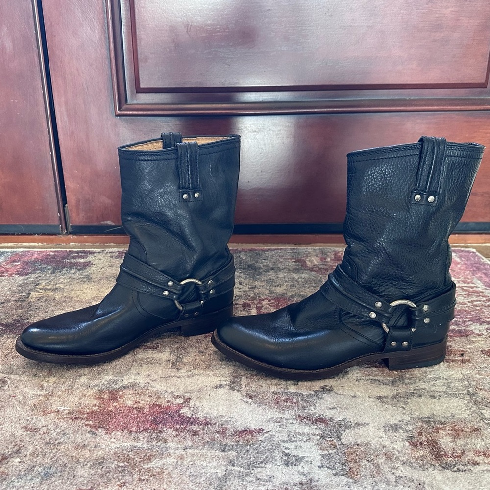 Frye Maxine Trapunto Shortie Black Leather Boot sz 8.5 - Picture 3 of 15